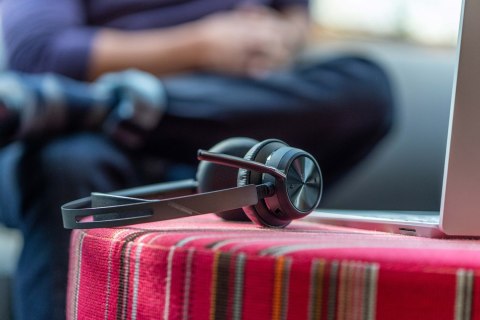 Poly Zestaw słuchawkowy Voyager Focus 2 z certyfikatem Microsoft Teams USB-C-C + przejściówka USB-C/A 9T9J4AA#AC3