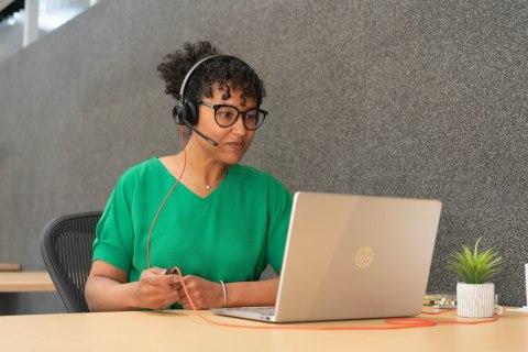 POLY Zestaw słuchawkowy Blackwire 8225 Stereo USB-C z certyfikatem Microsoft Teams + przejściówka USB-C/A