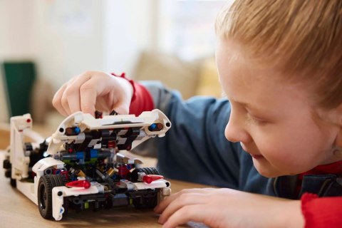 LEGO 42184 Technic - Biały hipersamochód Koenigsegg Jesko Absolut