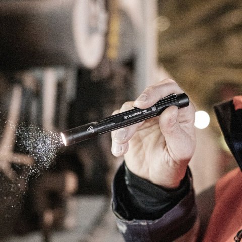 Latarka Ledlenser P2R